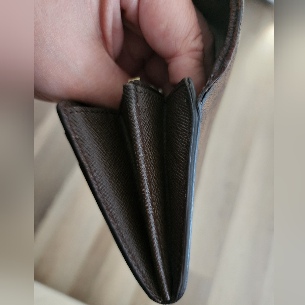 LV Damier Ebene Sarah Wallet - Picture 14 of 16
